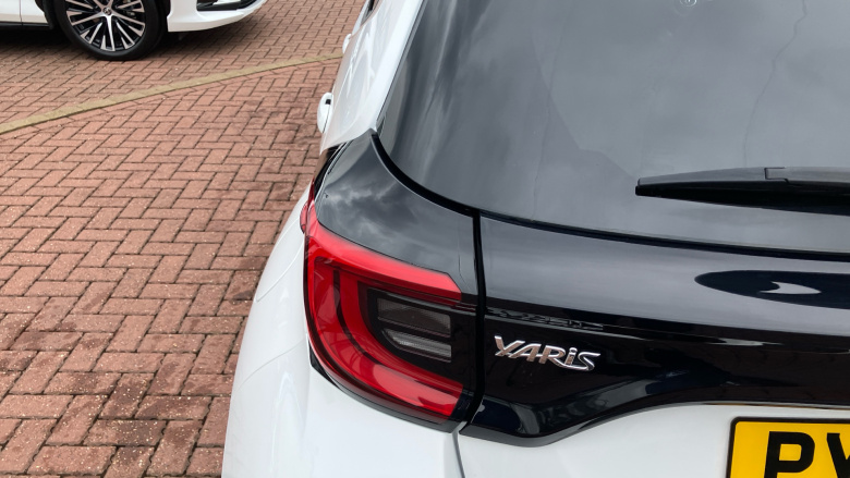 Toyota Yaris 1.5 Hybrid Design 5dr CVT Hybrid Hatchback